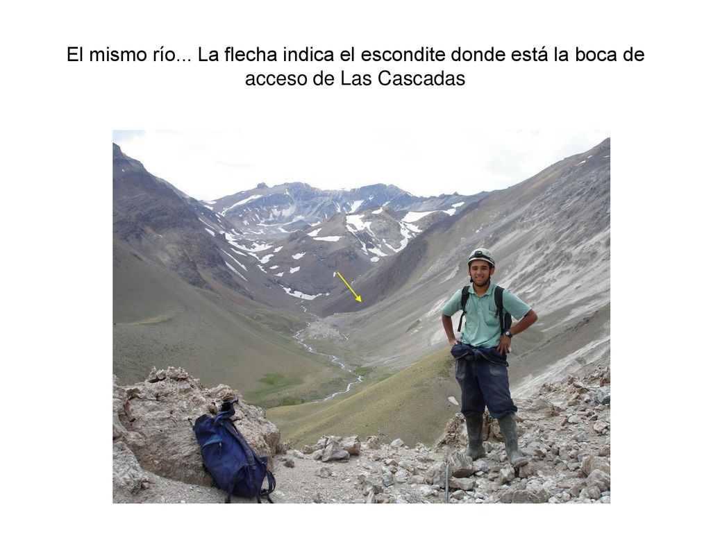 El mismo río... La flecha indica el escondite donde está la boca de acceso de Las Cascadas