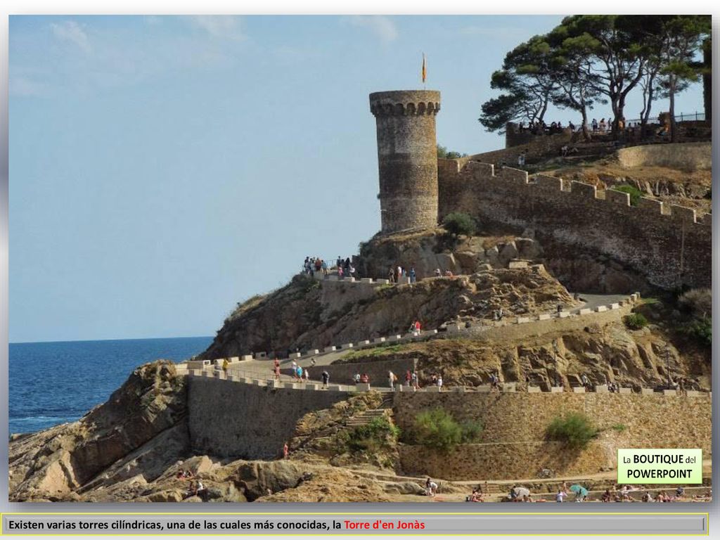 Existen varias torres cilíndricas, una de las cuales más conocidas, la Torre d en Jonàs
