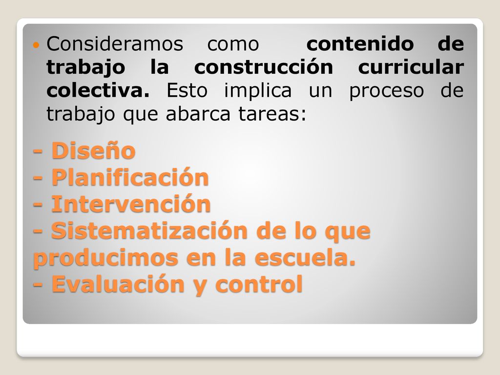 Consideramos como contenido de trabajo la construcción curricular colectiva. Esto implica un proceso de trabajo que abarca tareas: