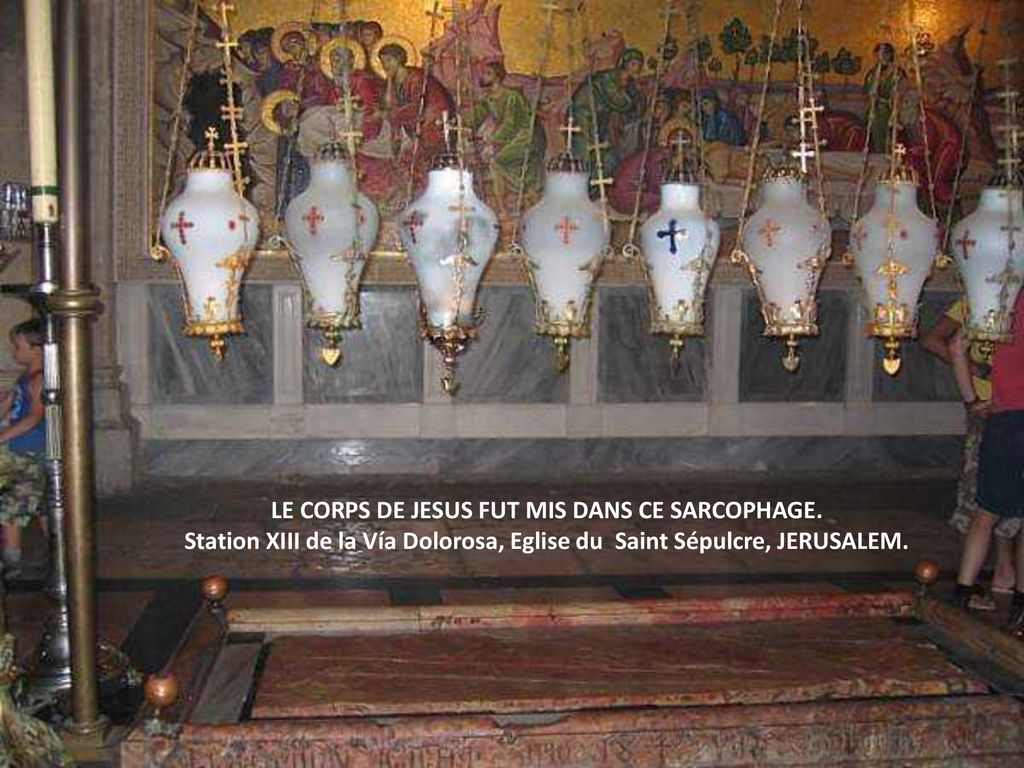 LE CORPS DE JESUS FUT MIS DANS CE SARCOPHAGE.