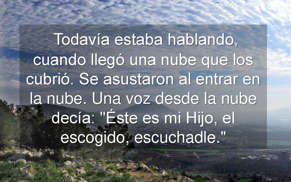 Todavía estaba hablando, cuando llegó una nube que los cubrió