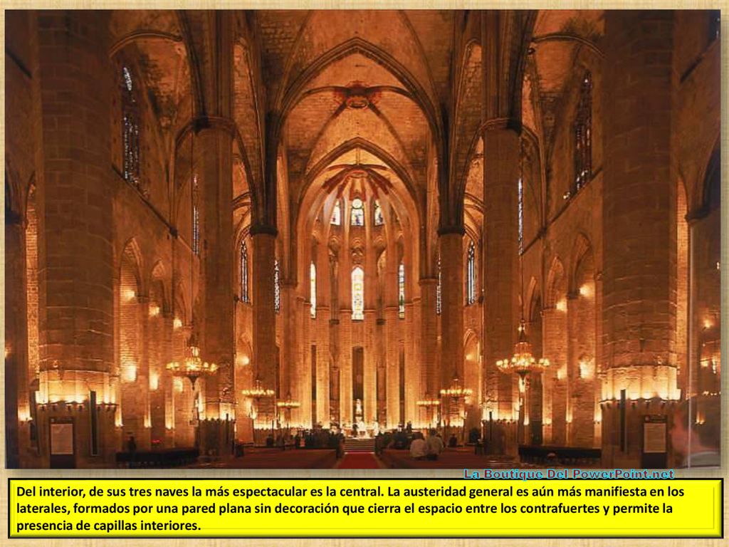 Del interior, de sus tres naves la más espectacular es la central