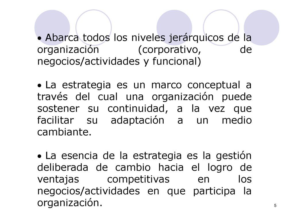 Abarca todos los niveles jerárquicos de la organización (corporativo, de negocios/actividades y funcional)