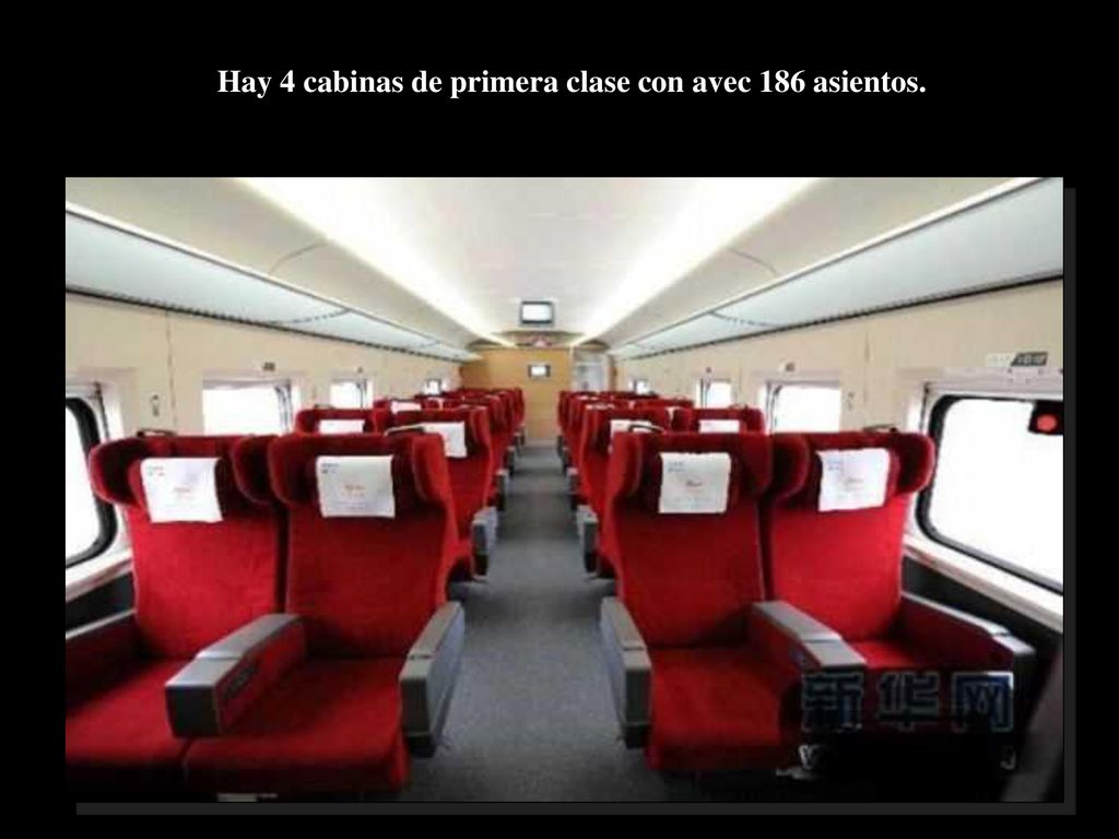Hay 4 cabinas de primera clase con avec 186 asientos.