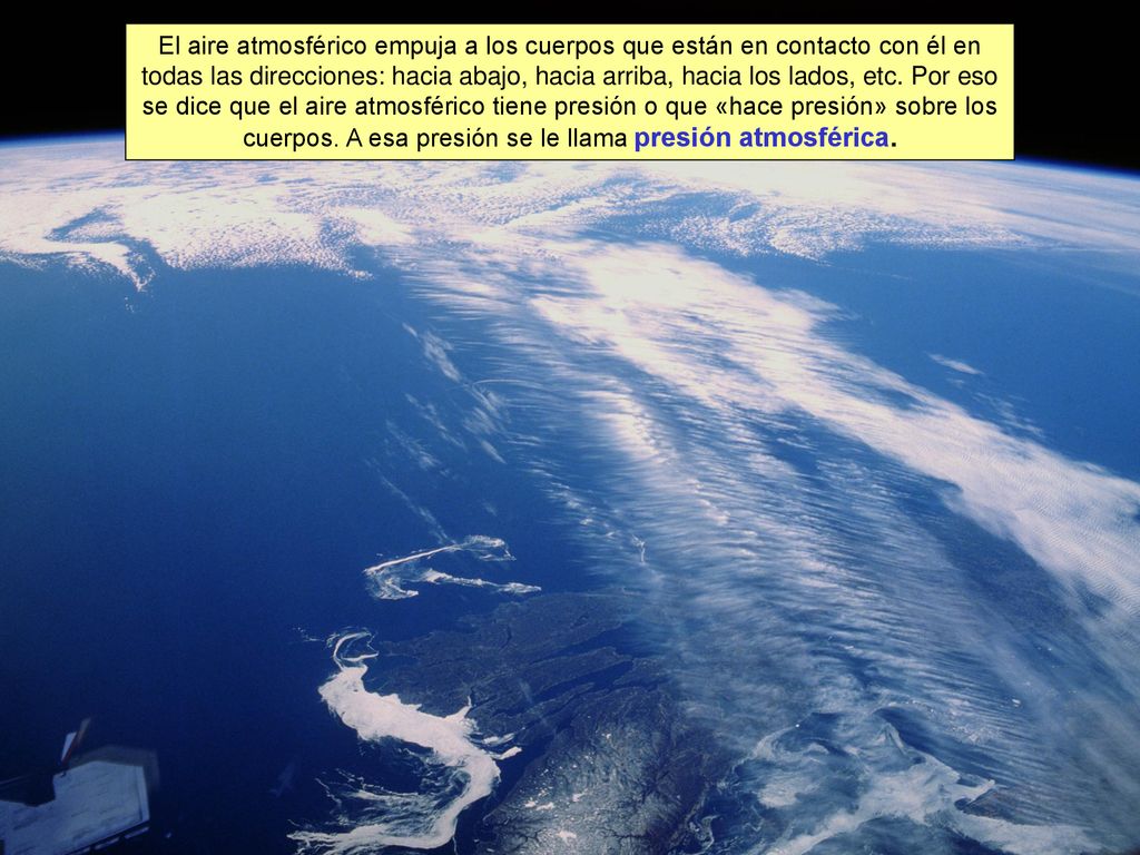 El aire atmosférico empuja a los cuerpos que están en contacto con él en todas las direcciones: hacia abajo, hacia arriba, hacia los lados, etc.