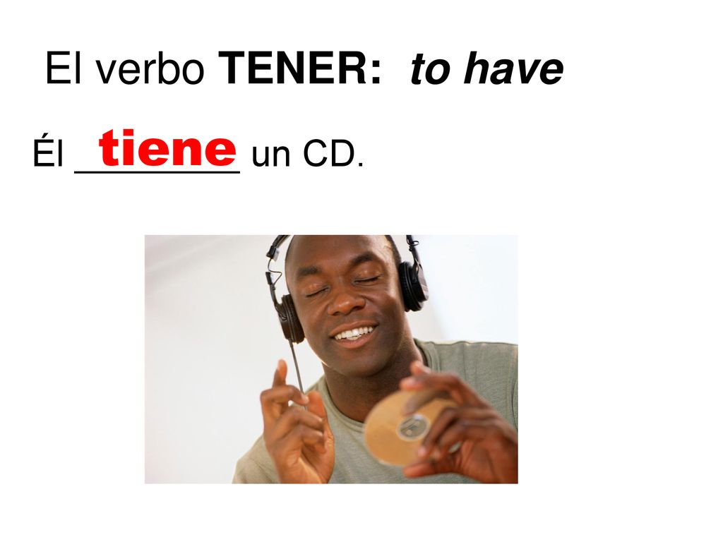 El verbo TENER: to have tiene Él ________ un CD.