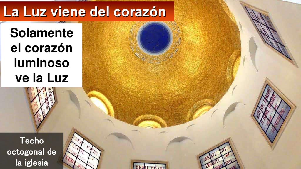Solamente el corazón luminoso ve la Luz Techo octogonal de la iglesia