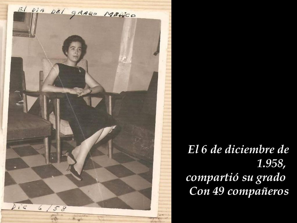 El 6 de diciembre de 1.958, compartió su grado Con 49 compañeros