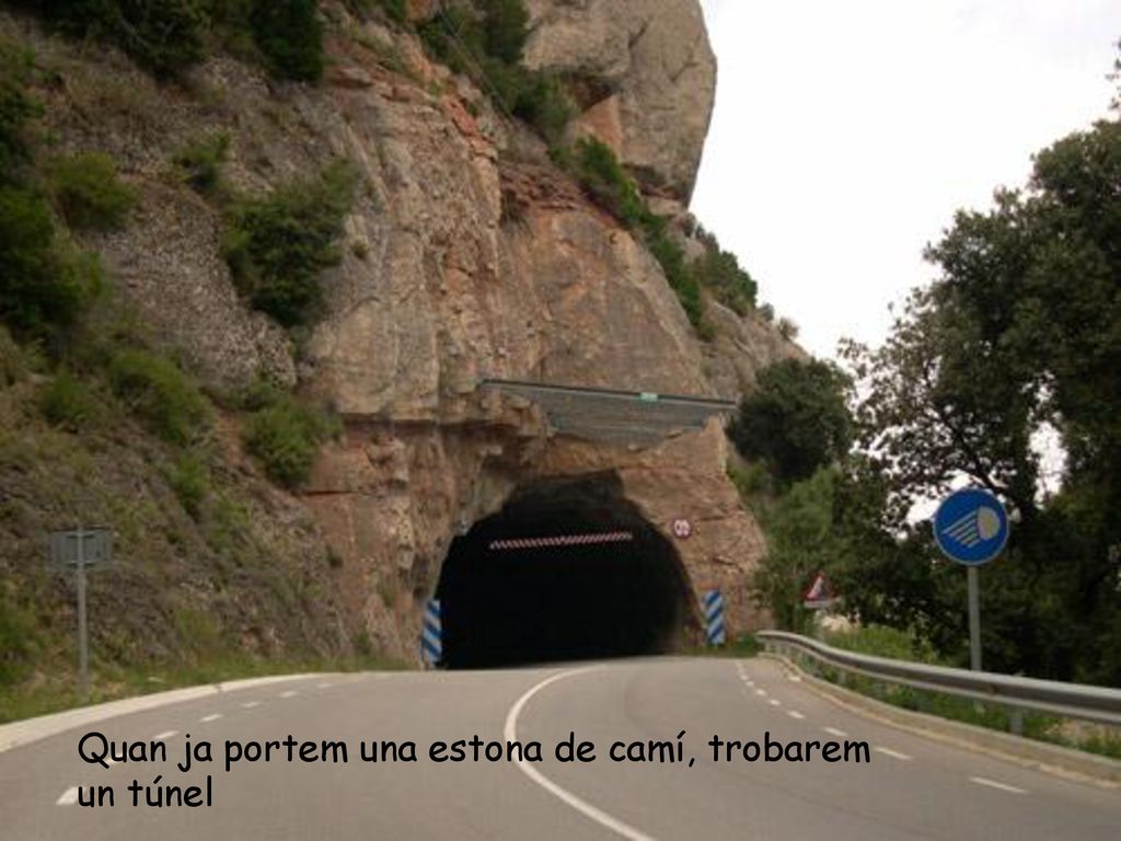 Quan ja portem una estona de camí, trobarem un túnel