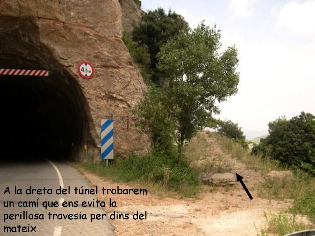 A la dreta del túnel trobarem un camí que ens evita la perillosa travesia per dins del mateix