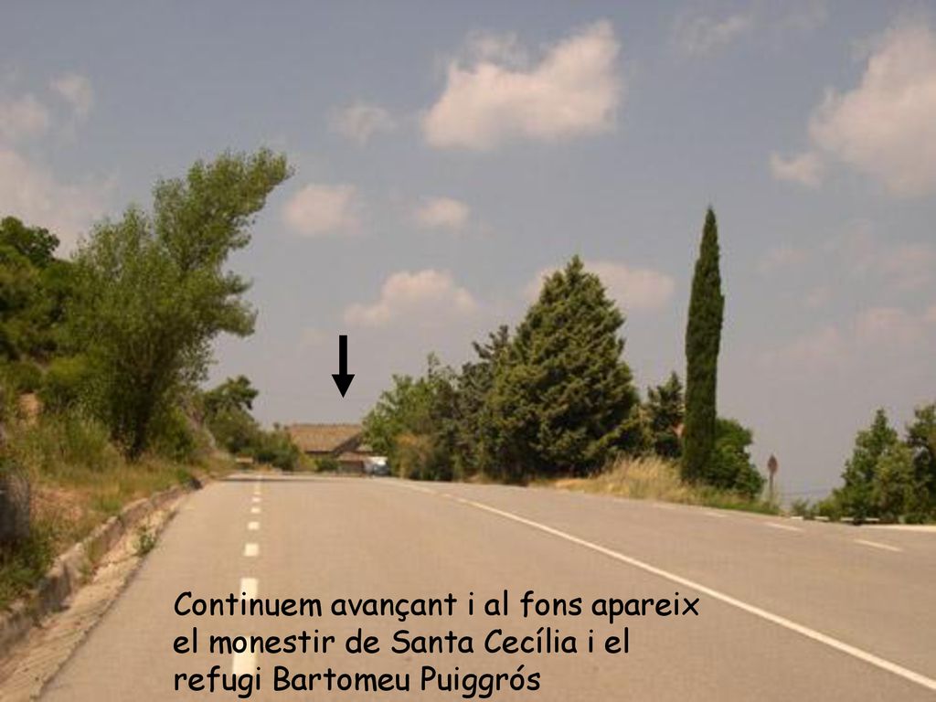 Continuem avançant i al fons apareix el monestir de Santa Cecília i el refugi Bartomeu Puiggrós