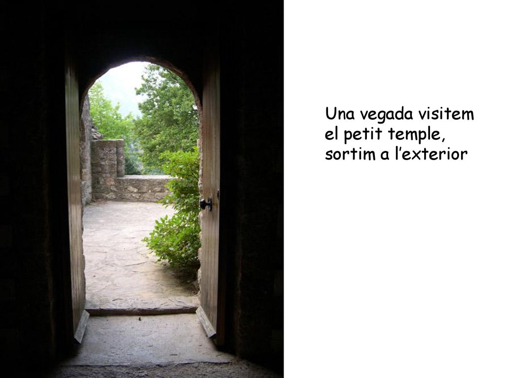 Una vegada visitem el petit temple, sortim a l’exterior