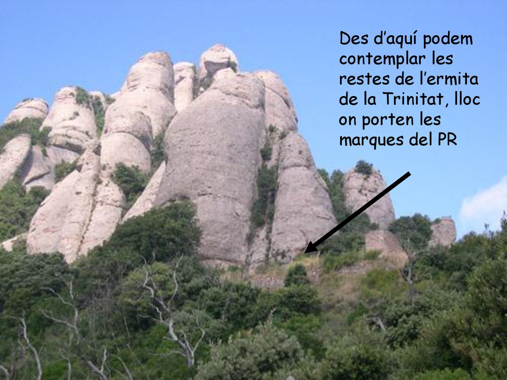 Des d’aquí podem contemplar les restes de l’ermita de la Trinitat, lloc on porten les marques del PR