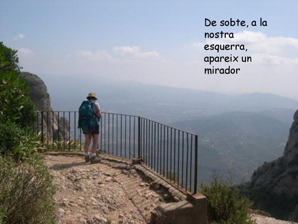De sobte, a la nostra esquerra, apareix un mirador