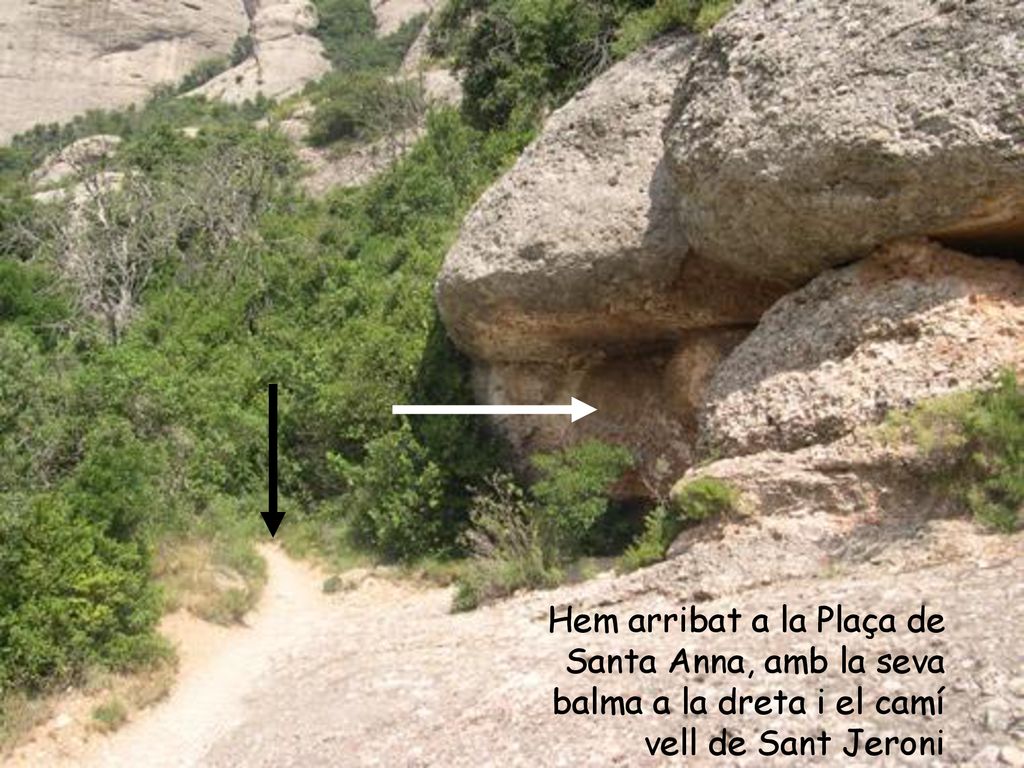 Hem arribat a la Plaça de Santa Anna, amb la seva balma a la dreta i el camí vell de Sant Jeroni