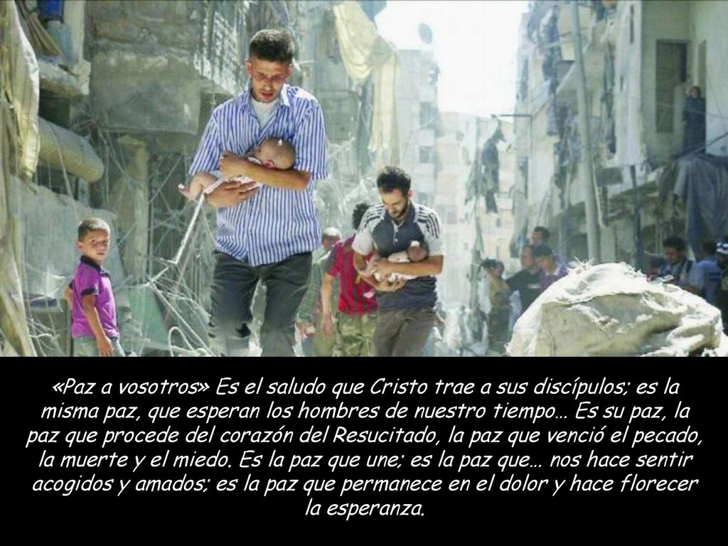 «Paz a vosotros» Es el saludo que Cristo trae a sus discípulos; es la misma paz, que esperan los hombres de nuestro tiempo… Es su paz, la paz que procede del corazón del Resucitado, la paz que venció el pecado, la muerte y el miedo.