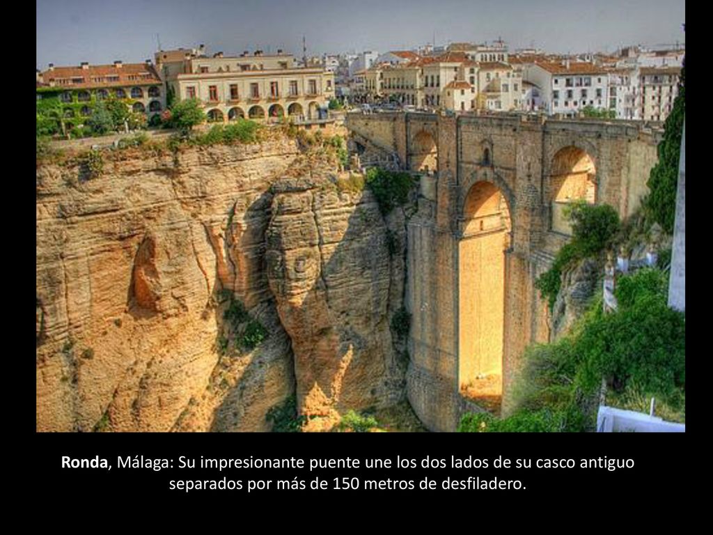 Ronda, Málaga: Su impresionante puente une los dos lados de su casco antiguo separados por más de 150 metros de desfiladero.