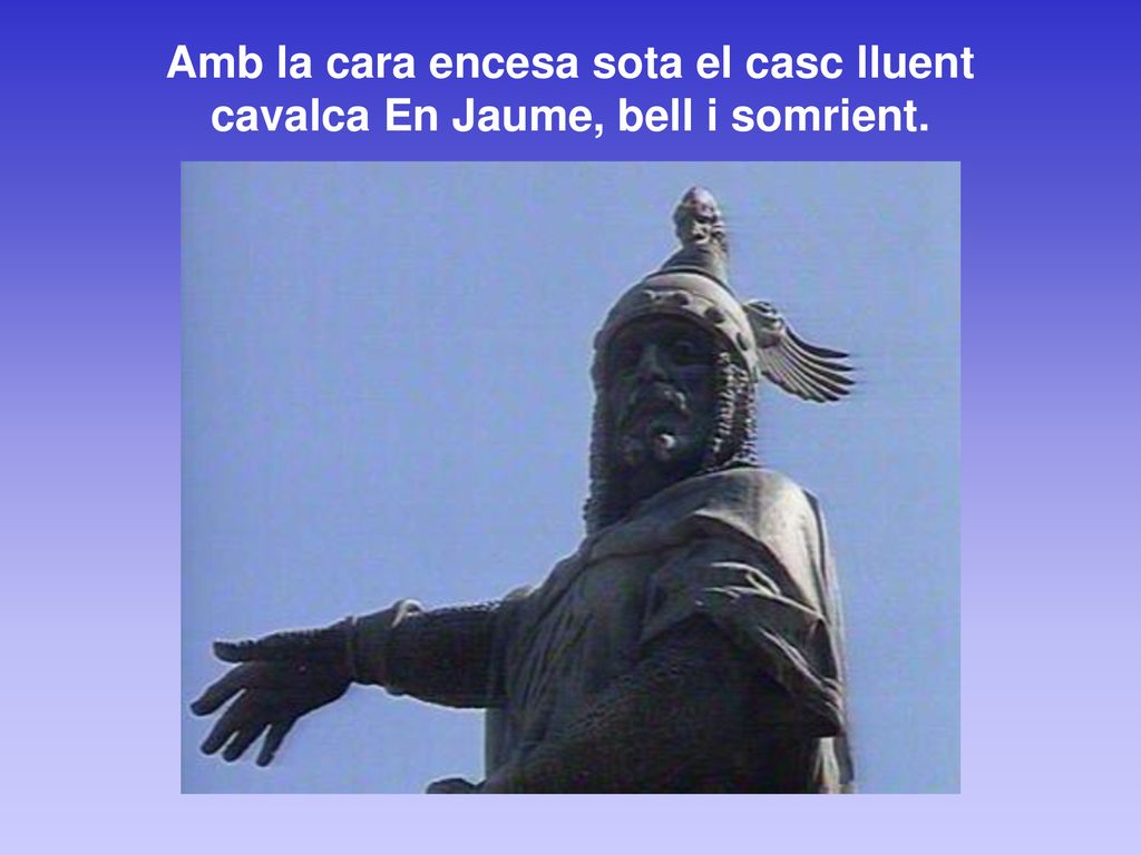 Amb la cara encesa sota el casc lluent cavalca En Jaume, bell i somrient.