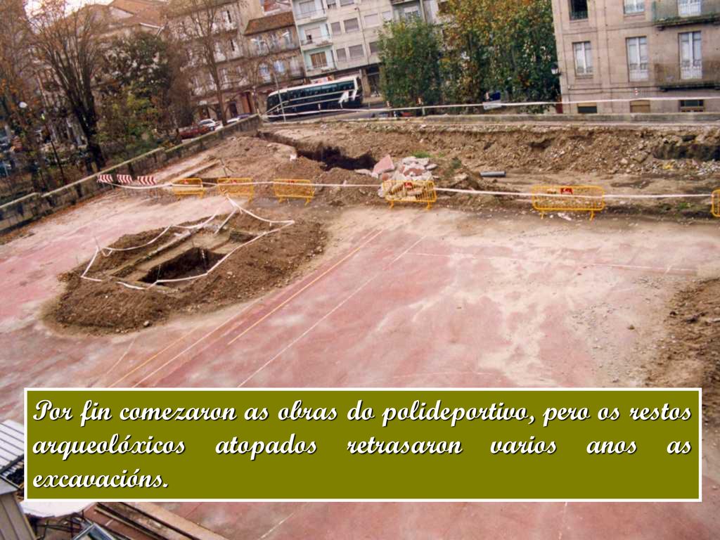 Por fin comezaron as obras do polideportivo, pero os restos arqueolóxicos atopados retrasaron varios anos as excavacións.