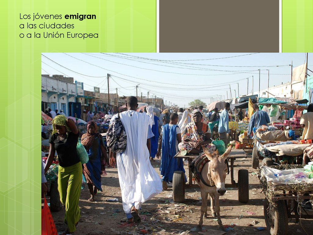 Los jóvenes emigran a las ciudades o a la Unión Europea