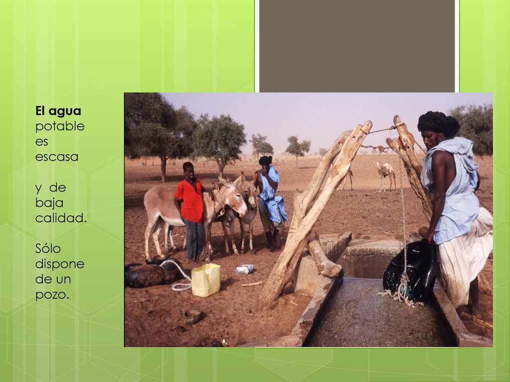 El agua potable es escasa y de baja calidad. Sólo dispone de un pozo.