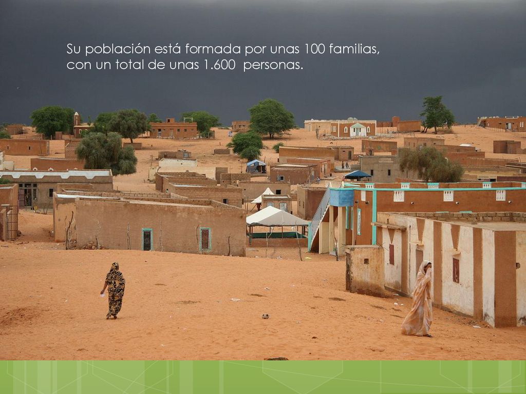 Su población está formada por unas 100 familias, con un total de unas personas.