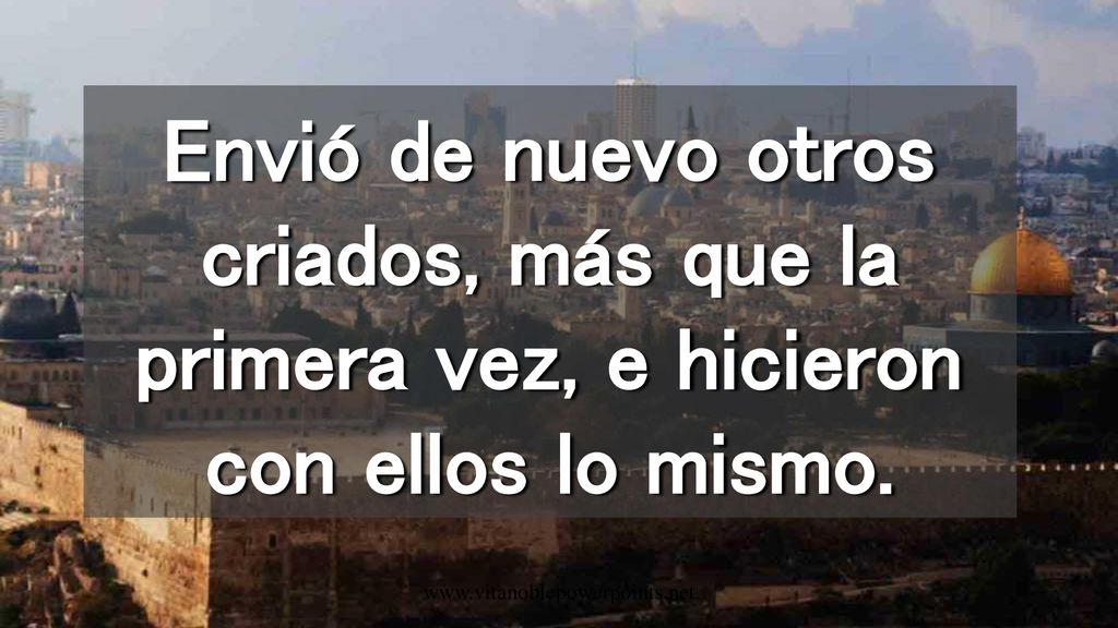 Envió de nuevo otros criados, más que la primera vez, e hicieron con ellos lo mismo.