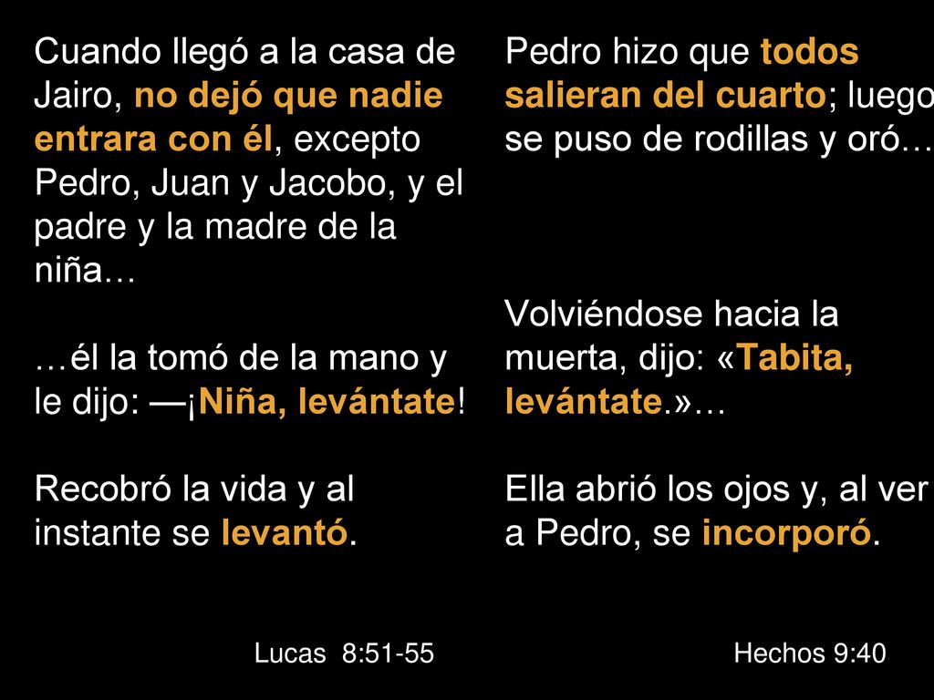 …él la tomó de la mano y le dijo: —¡Niña, levántate!