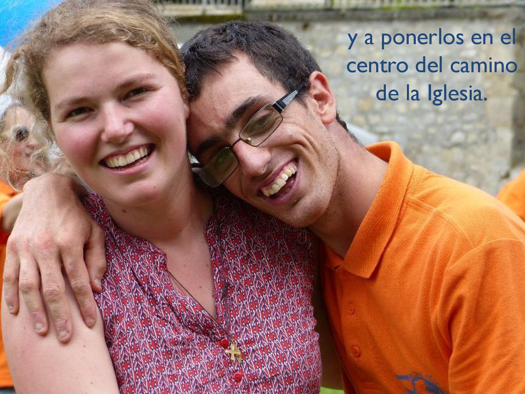 y a ponerlos en el centro del camino de la Iglesia.