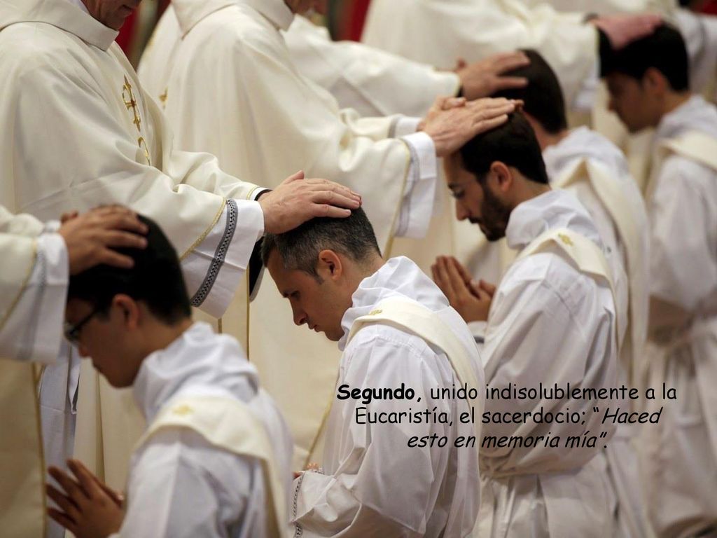 Segundo, unido indisolublemente a la Eucaristía, el sacerdocio; Haced esto en memoria mía .