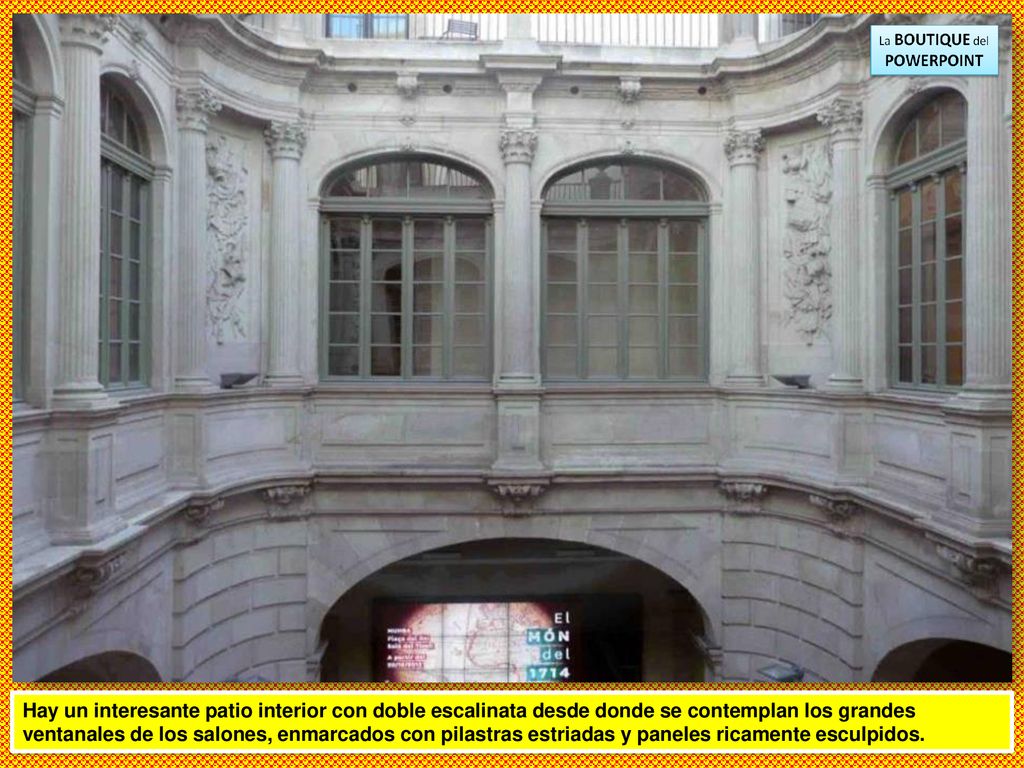 Hay un interesante patio interior con doble escalinata desde donde se contemplan los grandes ventanales de los salones, enmarcados con pilastras estriadas y paneles ricamente esculpidos.
