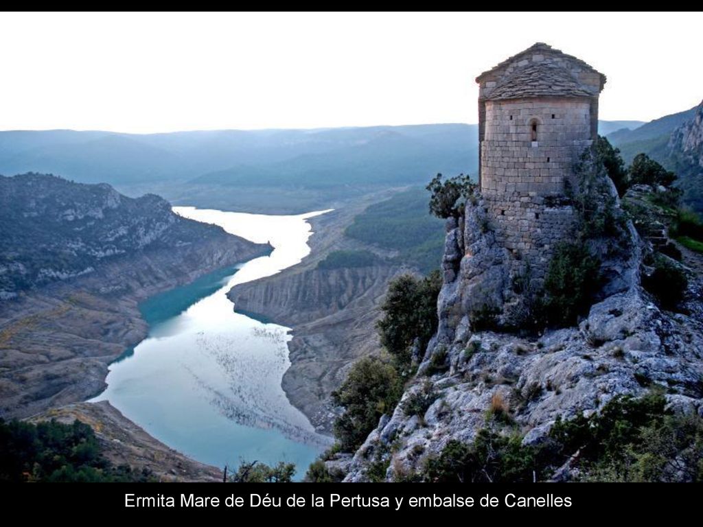 Ermita Mare de Déu de la Pertusa y embalse de Canelles