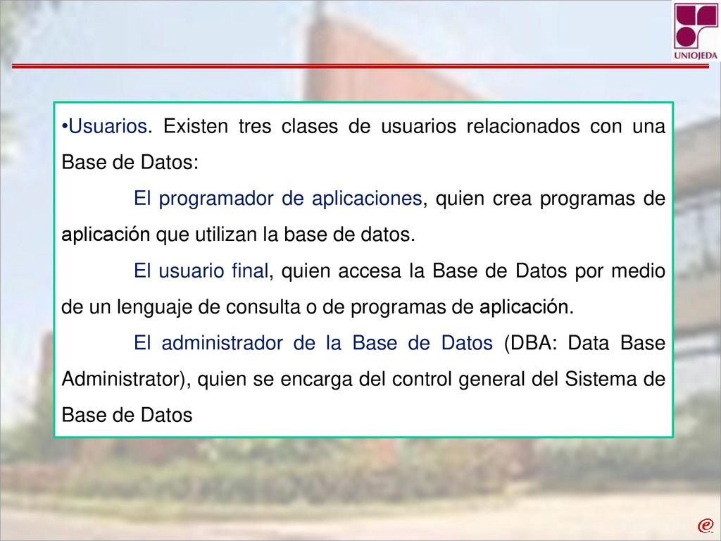 Usuarios. Existen tres clases de usuarios relacionados con una Base de Datos: