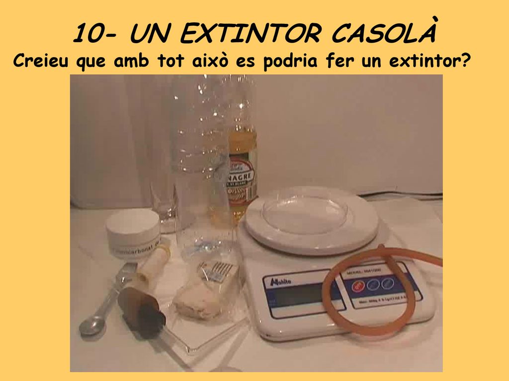 10- UN EXTINTOR CASOLÀ Creieu que amb tot això es podria fer un extintor