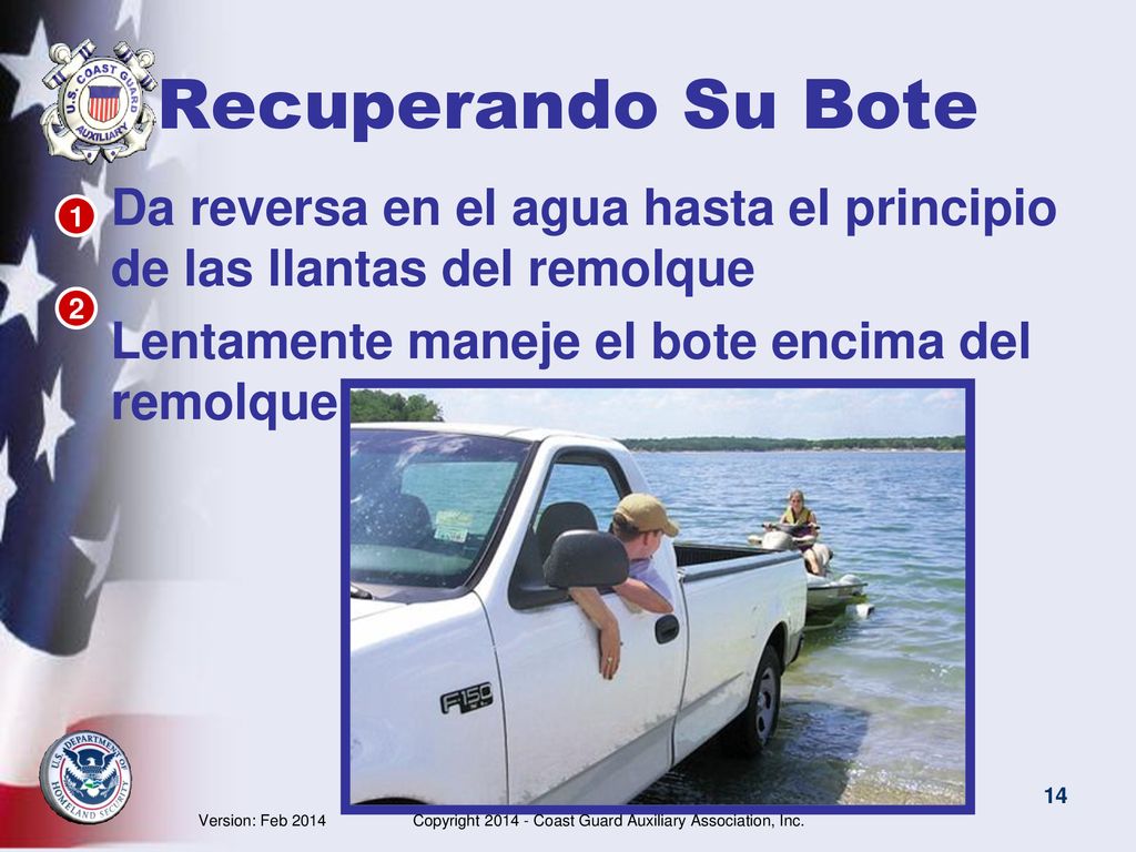 Recuperando Su Bote Da reversa en el agua hasta el principio de las llantas del remolque. Lentamente maneje el bote encima del remolque.