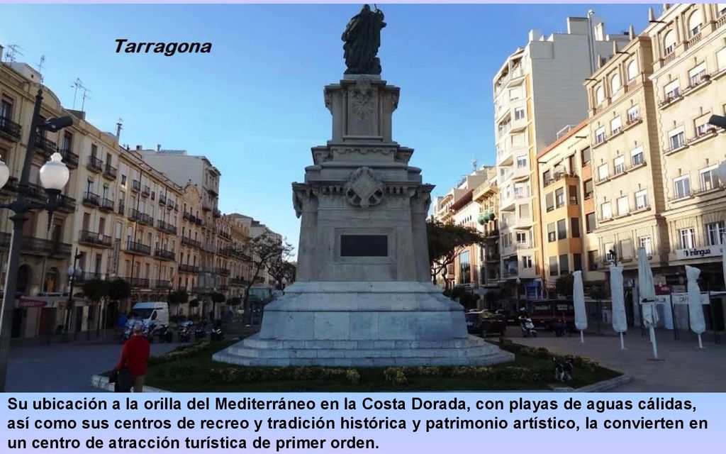 Su ubicación a la orilla del Mediterráneo en la Costa Dorada, con playas de aguas cálidas, así como sus centros de recreo y tradición histórica y patrimonio artístico, la convierten en un centro de atracción turística de primer orden.