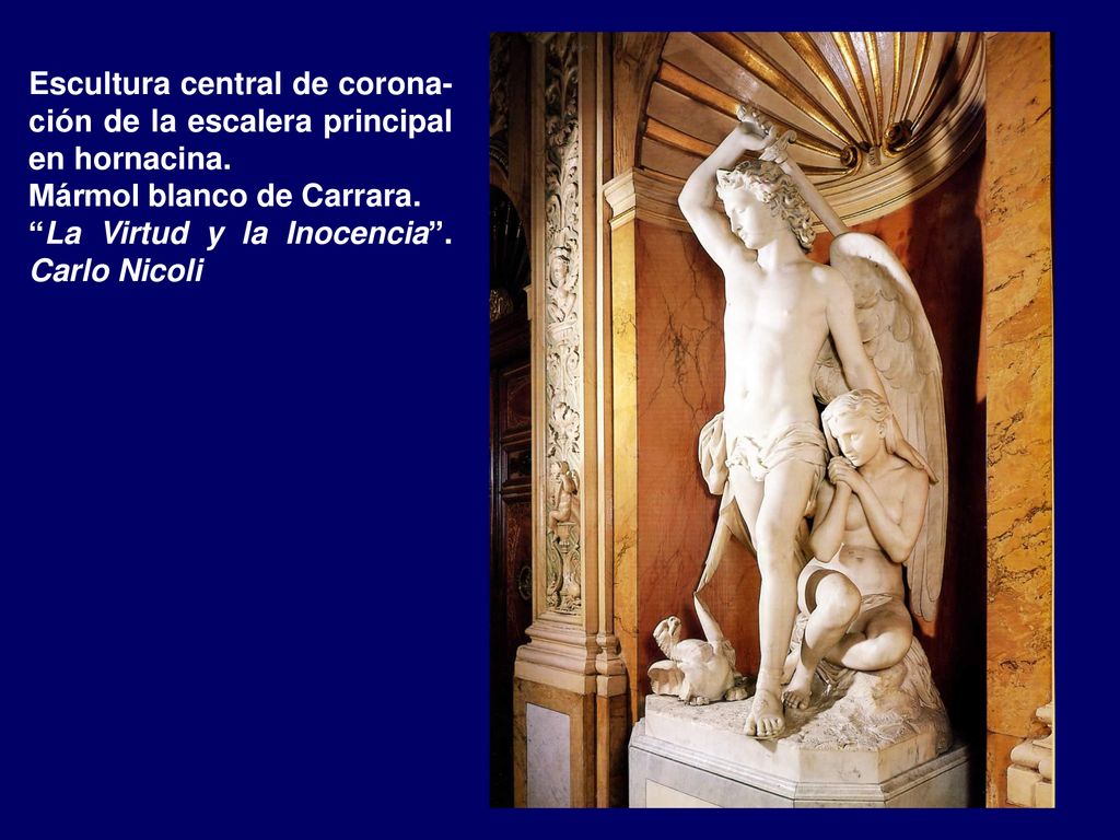 Escultura central de corona-ción de la escalera principal en hornacina.