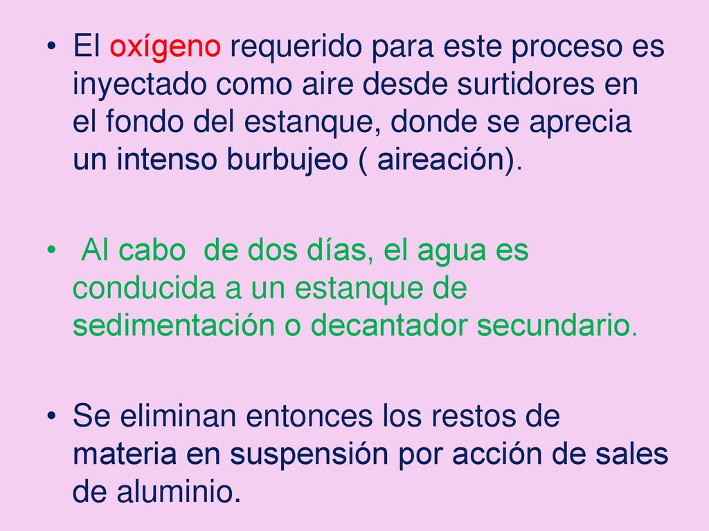 El oxígeno requerido para este proceso es inyectado como aire desde surtidores en el fondo del estanque, donde se aprecia un intenso burbujeo ( aireación).