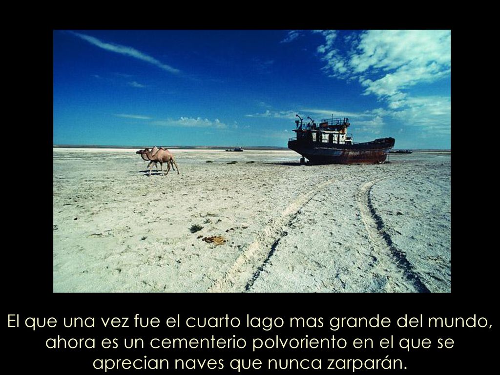 El que una vez fue el cuarto lago mas grande del mundo, ahora es un cementerio polvoriento en el que se aprecian naves que nunca zarparán.
