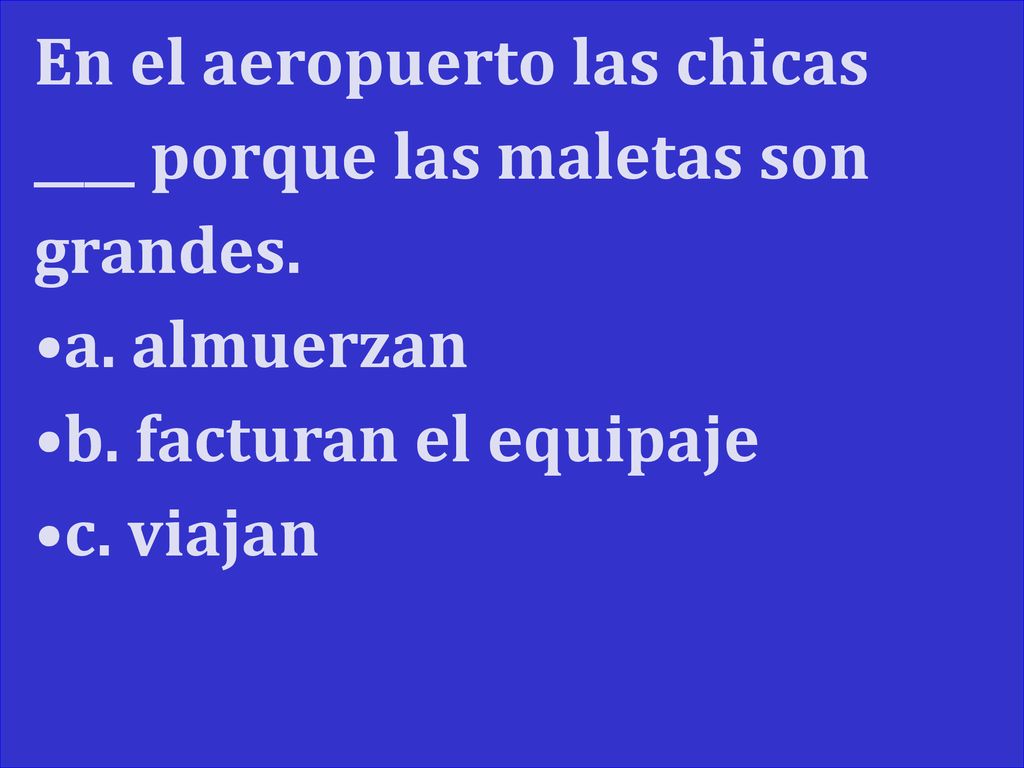 En el aeropuerto las chicas ____ porque las maletas son grandes.