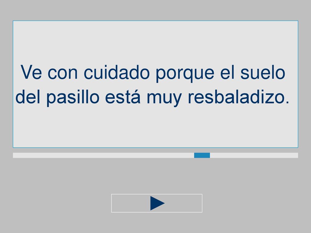 Ve con cuidado porque el suelo del pasillo está muy resbaladizo.