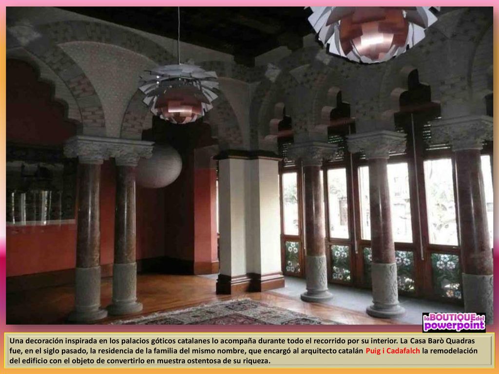Una decoración inspirada en los palacios góticos catalanes lo acompaña durante todo el recorrido por su interior.