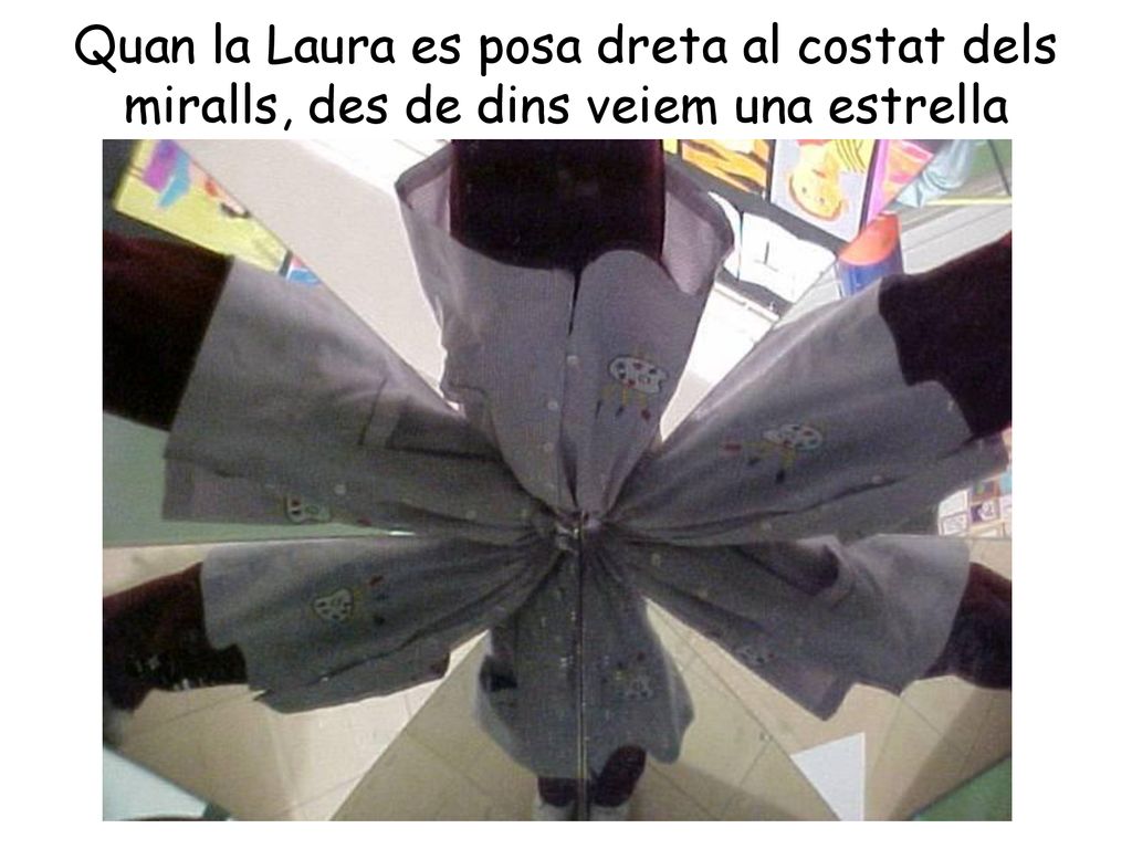 Quan la Laura es posa dreta al costat dels miralls, des de dins veiem una estrella