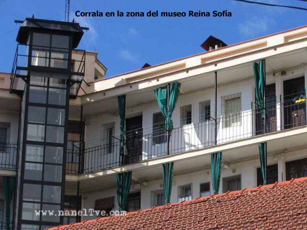 Corrala en la zona del museo Reina Sofía