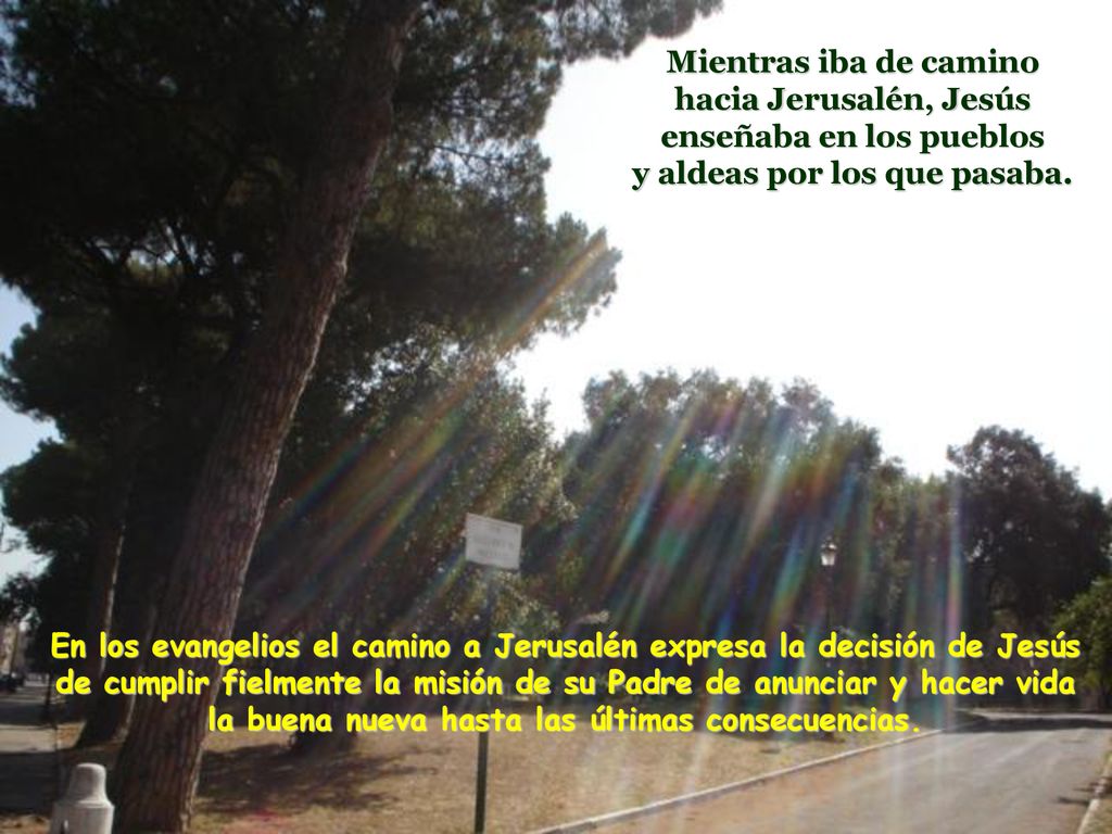 Mientras iba de camino hacia Jerusalén, Jesús enseñaba en los pueblos y aldeas por los que pasaba.