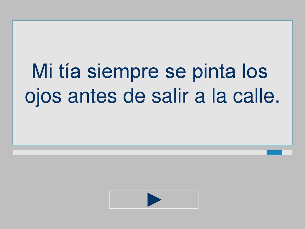 Mi tía siempre se pinta los ojos antes de salir a la calle.