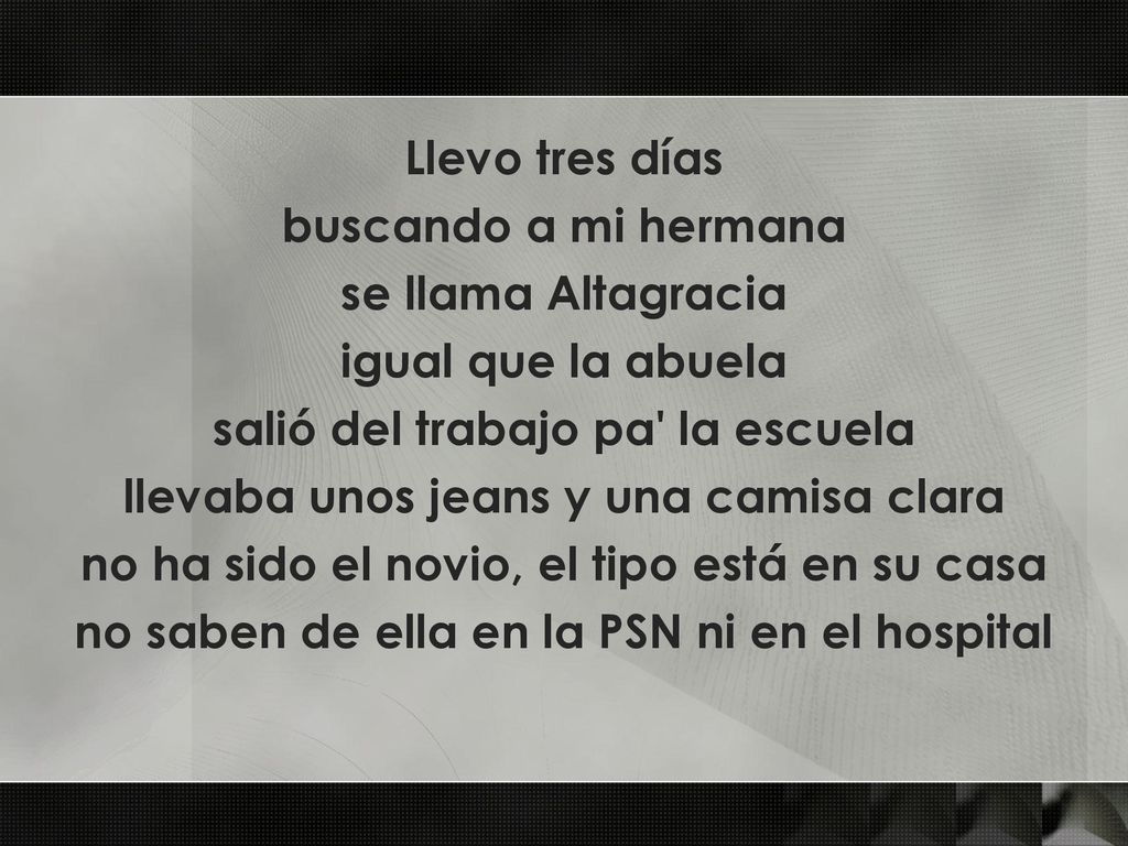 salió del trabajo pa la escuela llevaba unos jeans y una camisa clara