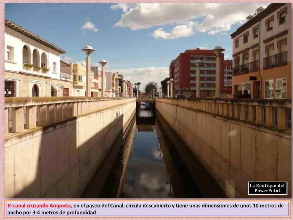 El canal cruzando Amposta, en el paseo del Canal, circula descubierto y tiene unas dimensiones de unos 10 metros de ancho por 3-4 metros de profundidad