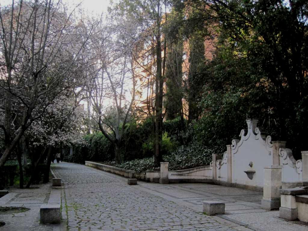 Una vez cruzado el túnel, nos iremos encontrando numerosas fuentes,