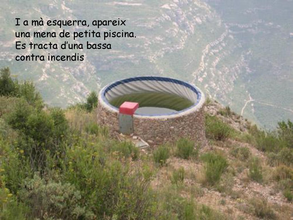 I a mà esquerra, apareix una mena de petita piscina